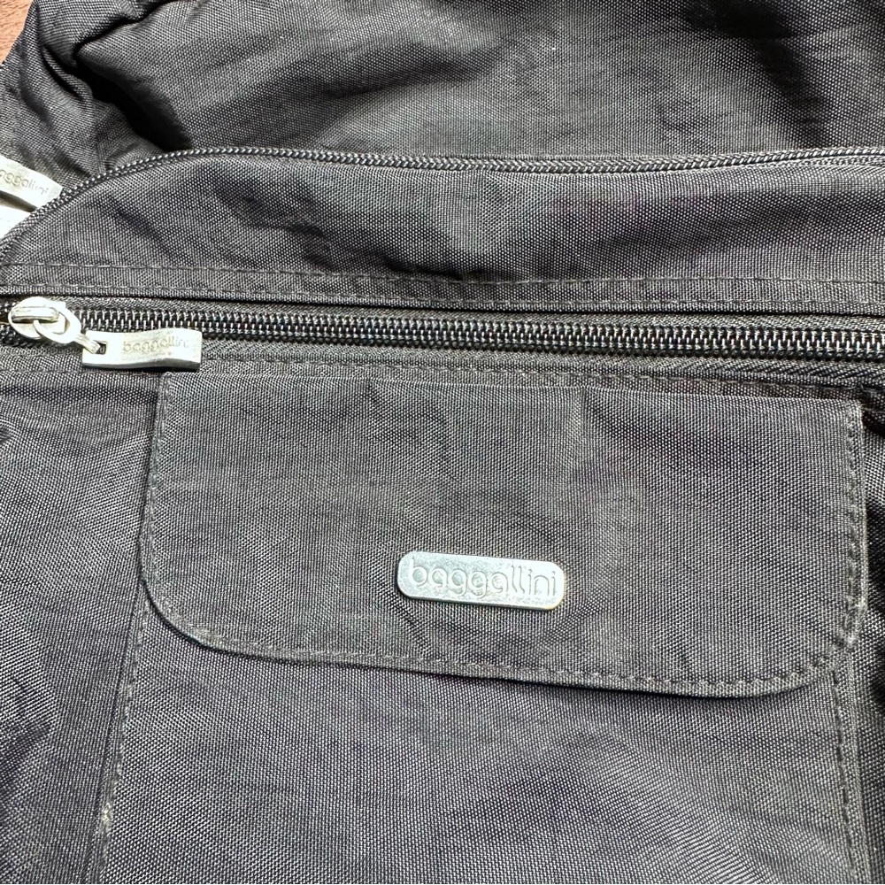 Baggallini Black Slingback Crossbody Chelsea Travel Bag - Picture 4 of 6